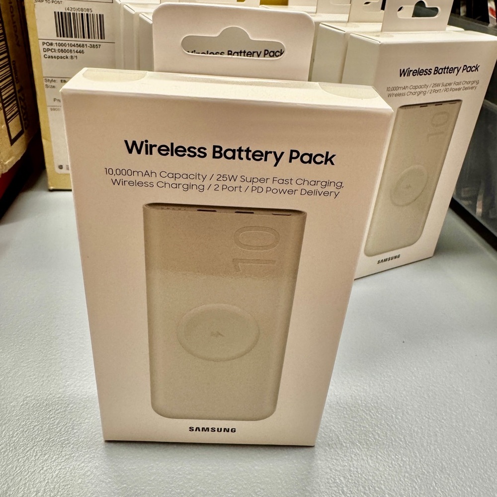 Samsung Wireless Battery Pack 10,000 mAh Capacity / Super Fast Charging Wireless